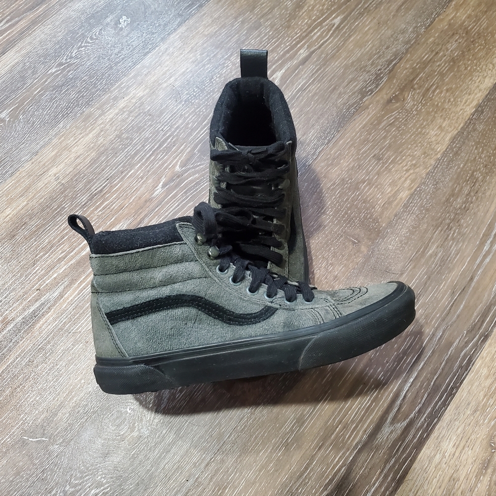 Vans High Top Shoes Size 7 in Men's 8.5 in Womens
